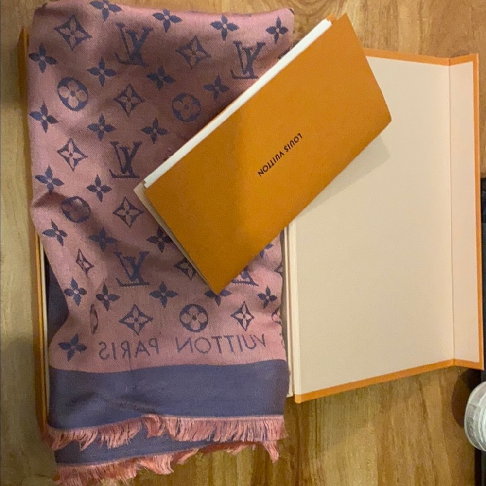 LV monogram shawl 2017